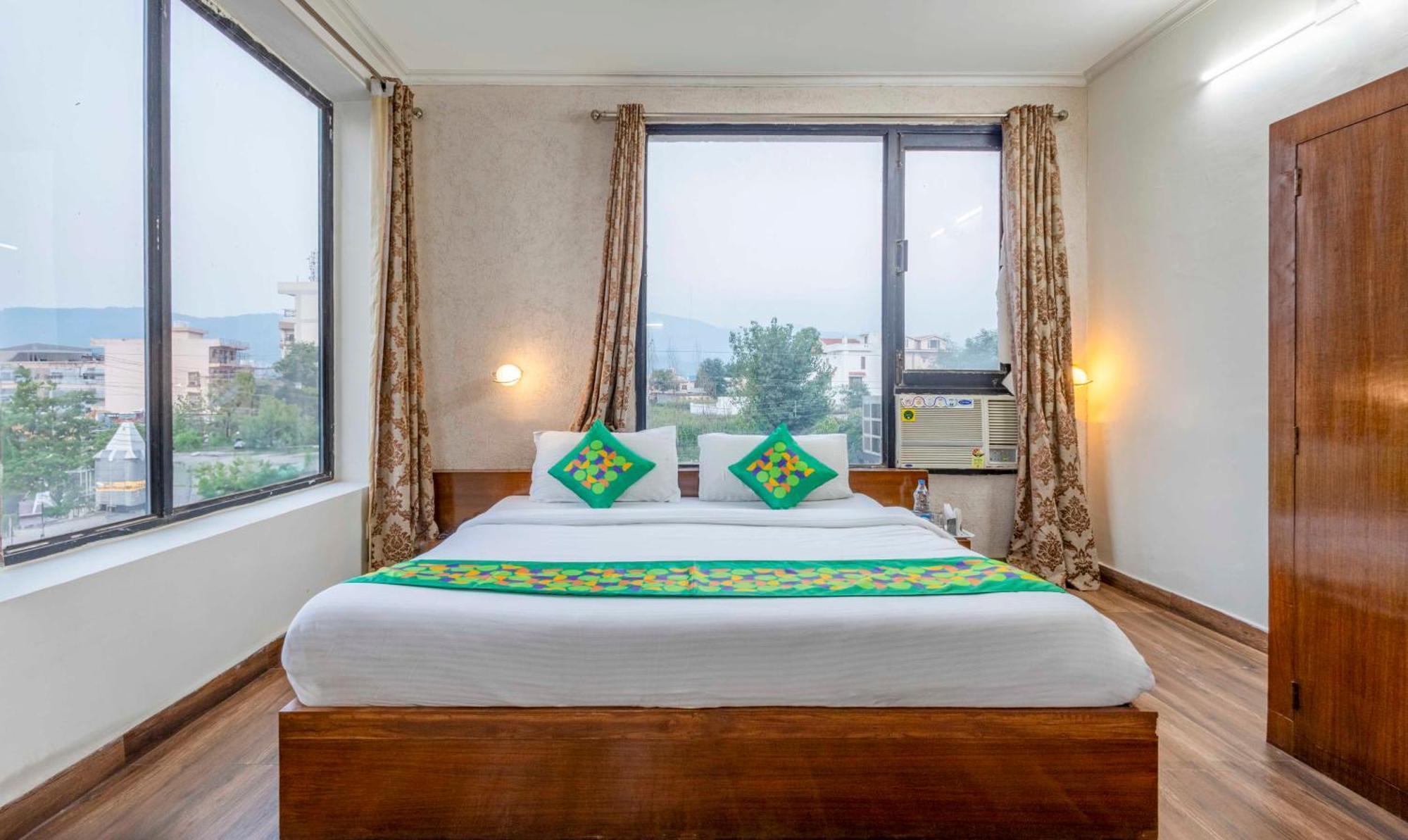 Hotel Treebo Maurice Baddi Esterno foto